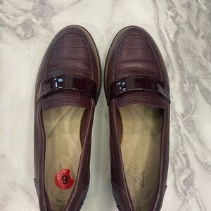 Clarks women Dark Burgundy Loafers